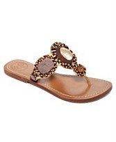 bcbgirs_bistro_sandal