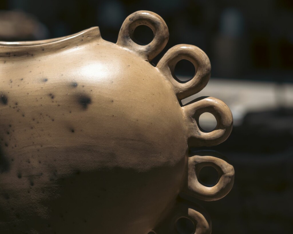 P A L O S A N T O Sculptural Barro Vase Collection