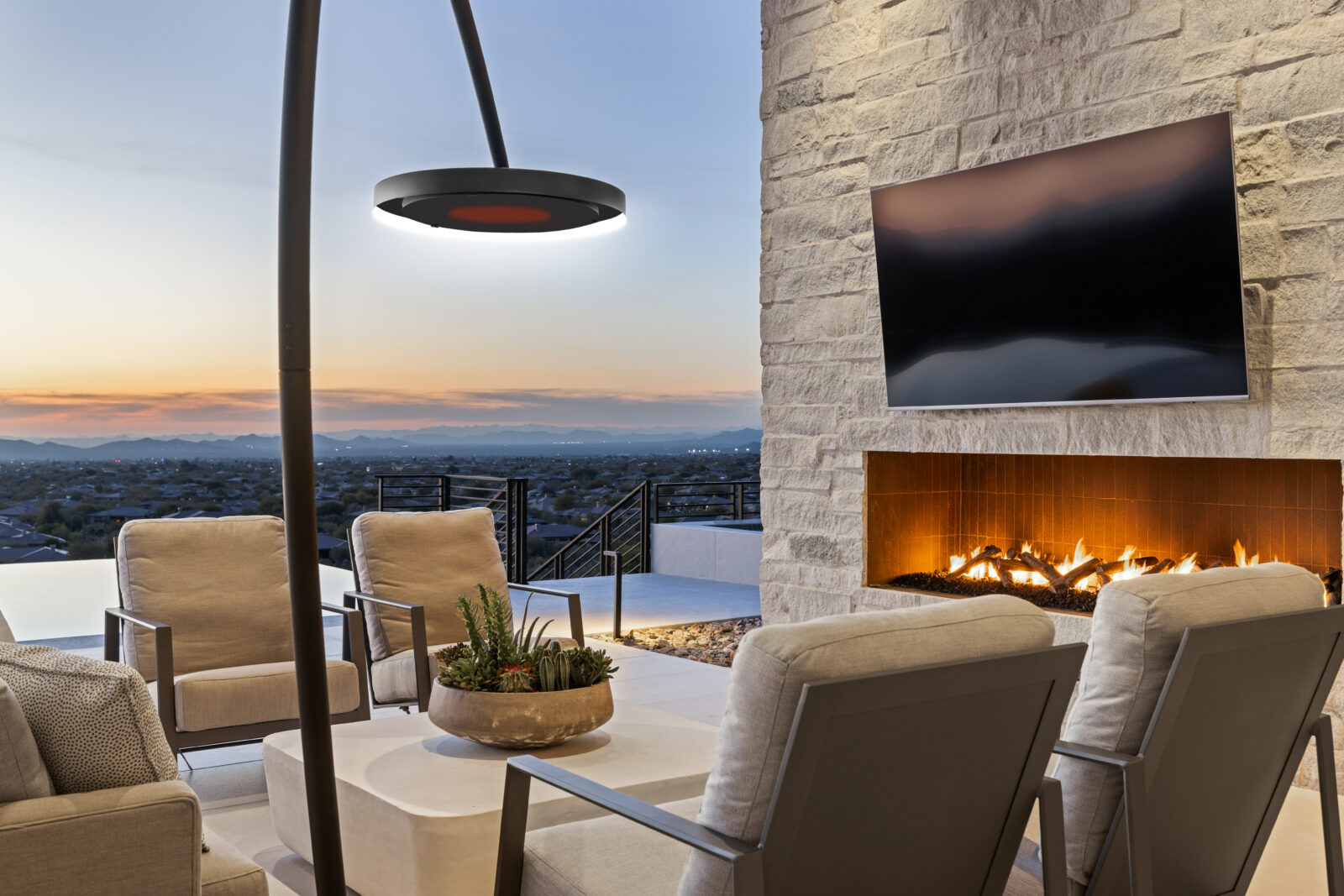 Outdoor Season, Extended: Superior Design. Superior Heat.
