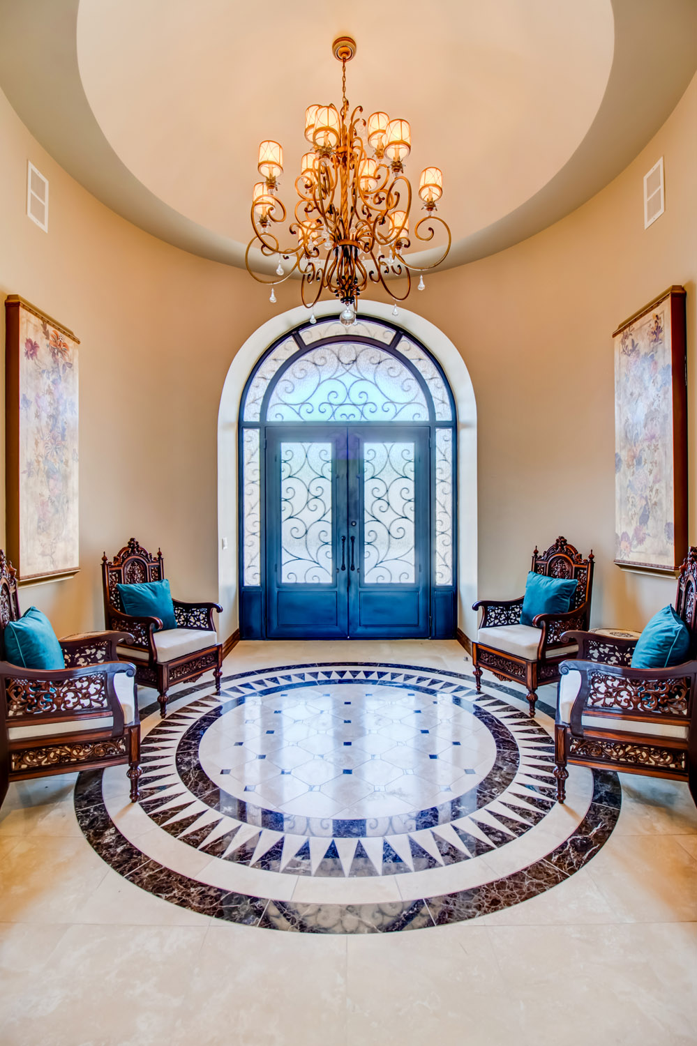 Luxury Rental Quartz Mountain Manor