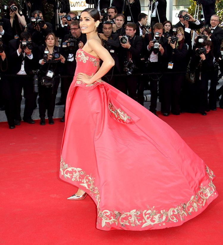 1413904175_freida-pinto-zoom