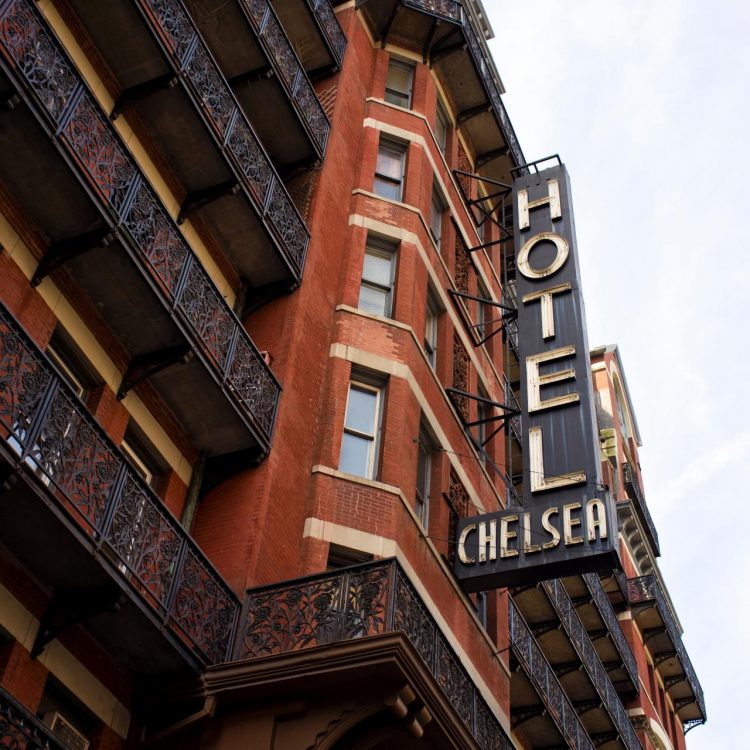 Frodo-iStock-20041113_chelsea-hotel-new-york.jpg.rend.hgtvcom.1280.1280